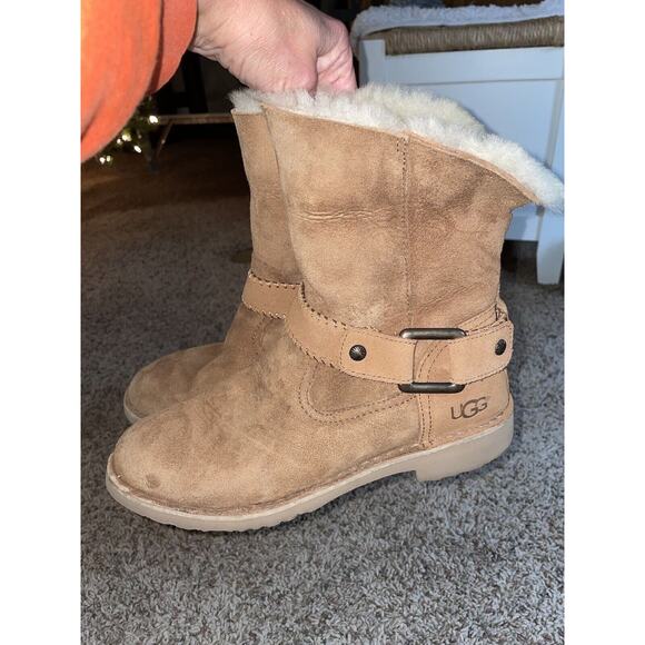 Ugg Romley Buckle Women’s Sz. 8.5 Ankle Boot. Worn Once - Picture 1 of 14